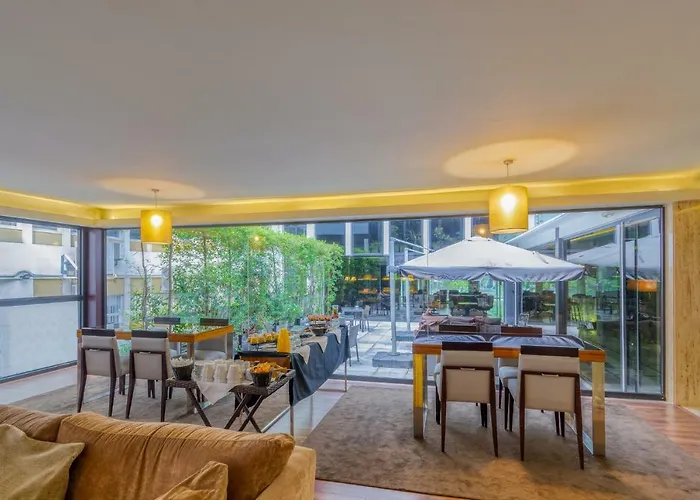 Turim Av. Liberdade 4* ליסבון